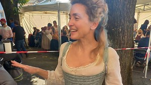 VIDEO. Julie Gayet à Villefranche pour présenter une première version de son film sur Olympe de Gouges, tourné en bastide