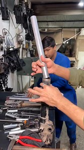 7.6M views · 99K reactions | cara bai buat service mmg jimat kos x perlu tool yg canggih2..die blh buka tukar oilseal blh ganti minyak dn masuk pressure lg.. Absorber.. Klau blh ganti 3 perkara nie mmg jadi mantap.. | Runner Service & Repair Absorber | Facebook