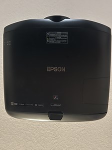 Epson 6040ub with new bulb and chief mount SOLD