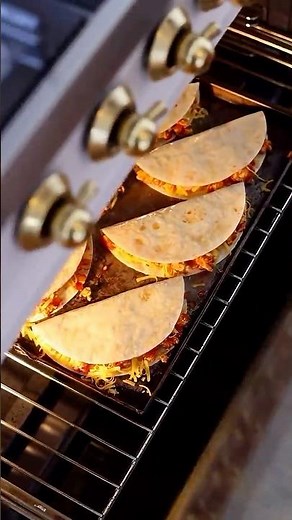 Shrimp Tacos on a Luxury Italian Range 🌮 Nostalgie 48” #ILVErange 👨‍🍳 #ILVEUSA Dual Fuel 🔥