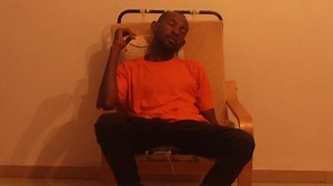 7.2K views · 90 reactions | Humor: A "cómica" história do povo angolano Neste episódio do Crónicas Africanas, Orlando Capata olha para alguns acontecimentos do passado de Angola para apresentar a sua explicação humorística para o comportamento do povo angolano. | TVE24 | Facebook