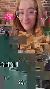 Biscoff Fudge 😌😋 A Delicious and Super Easy to make Fudge Recipe absolutely brimming with the delicious Lotus Biscoff flavour – Heavenly Biscoff Fudge! Simply melt a majority of the ingredients together, add in the biscuits, and then leave to set and its all done! How incredibly easy is that?! Now go and make it… you know you want too! 😜 🥰 Recipe 🥰 Ingredients ▪️395g condensed milk ▪️500g white chocolate ▪️125g Biscoff spread ▪️125g Biscoff biscuits Full recipe here - https://www.janespatis