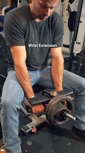Training the wrist extensors with the Forearm Finisher 💪 @michaeleckert_fit firing up the forearms 🔥 | GoldenGrip
