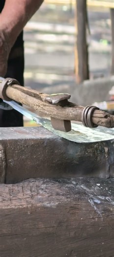 LAWN KNIFE MAKING PROCESS, TRADITIONAL BLACKSMITH #blacksmith #metalwork #forging #shorts #ironwork