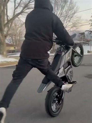 EM-5 Electric Dirt Bike, 3400w Peak Power, 3 speed 34mph Visit www.ariabikes.com #electricalbike