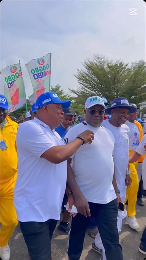 E choke! Crowd na water today for Osogbo! AMBO shut down the whole of Osogbo town! It was massive. #amboUnityWalk | Adebayo Aishat Omowumi