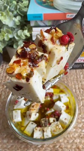 Who else loves a two-for-one kitchen hack? 🙋‍♀️ Here’s an easy way to make two flavor-packed goodies at once: spicy 🌶️ marinated feta and a spicy 🌶️ seasoned oil you can drizzle on everything later. Win-win! Make it once, enjoy it twice. Don’t throw out that oil!! It’s the secret weapon. 🌶️🌱 Spicy Marinated Feta & Magic Oil 🌱🌶️ Ingredients: 2 blocks feta cheese, cut into cubes 2 tbsp red pepper flakes 2 tbsp pizza seasoning 1 tbsp pink peppercorns Enough olive oil to cover Instructions: P