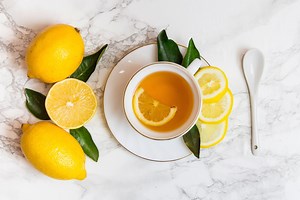 Beneficios del té de limón (con jengibre, miel, cúrcuma y ajo)