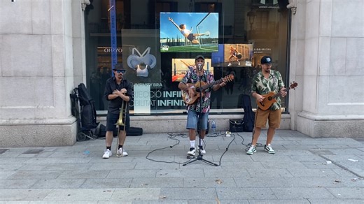 西班牙巴塞罗那街头Rumbakana乐队演唱《Bamboleo x Narcos》