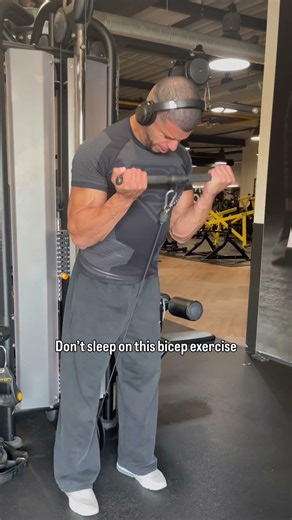 Maybe not the very best example, but really pay attention to the eccentric phase.