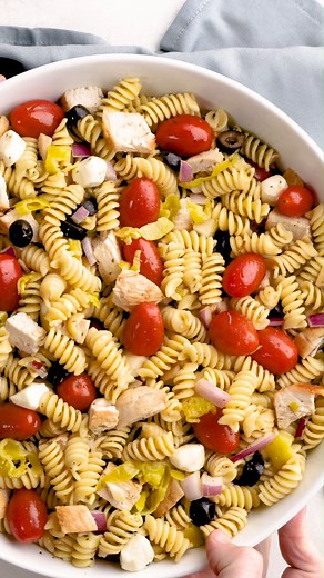 Here is a pasta salad that everyone will love at your next potluck! Recipe:https://thestayathomechef.com/chicken-pasta-salad/ | The Stay At Home Chef