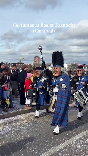 The Cortège on the first day of Basel Carnival has already transformed the city centre into a colourful spectacle – and we captured some of the most stunning costumes for you! If you missed this highlight, the Cortège returns on Wednesday, 25 February 2026, from 1.30 pm to 6.00 pm. Around 10,000 costumed Carnival revellers in formations of various sizes present their sujets (themes). A truly unique cultural experience, right in the heart of Basel. 🎭✨ #thisisbasel #baselswitzerland #baslerfasnac