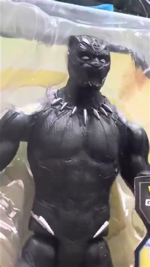 A closer look at the detail on this Black Panther Marvel Hasbro, Black Panther, Studios Legacy Colle