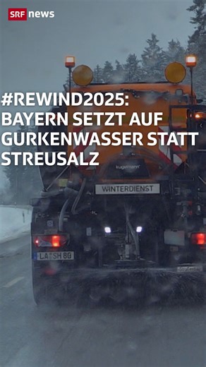 SRF News on Instagram: "#Repost: 2025 gab es viele Geschichten, die euch besonders bewegt haben. Zum Jahresende zeigen wir euch eine Auswahl – ein Video jedes Monates, das für Gesprächsstoff sorgte. 🥒🥒🥒 Februar: Damit Strassen und Gehwege im Winter nicht zu Rutschbahnen werden, wird hierzulande meist Streusalz eingesetzt. Das hat jedoch negative Auswirkungen auf die Umwelt. Bayern verfolgt einen anderen Ansatz und setzt Gurkenwasser als nachhaltige Alternative ein. 🥒🥒🥒 #Gurkenwasser #Schne