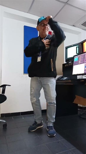 Feliz inicio de fin de semana al ritmo de una salsita Grupo Niche " La Magia de tus Besos"