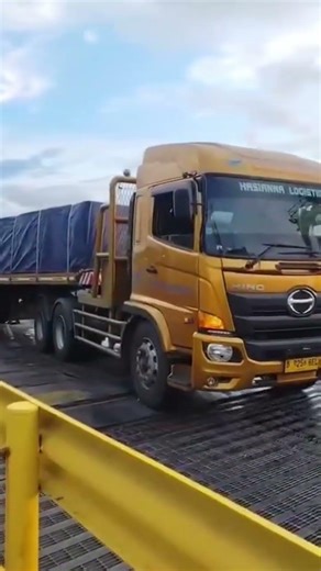 HB Trailer Hasianna Onbaord KM Munic 9 Merak - Lampung Tujun Suban14👍