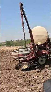 Trouble in Paradise: Planter Breakdown on the Farm! | International 1586 Repair