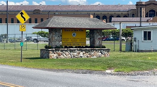 Mixed reaction to New York state's closing of 2 prisons