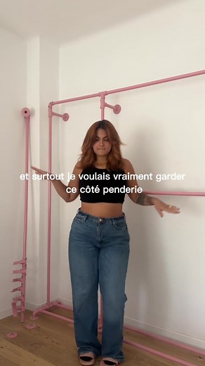 Mon nouveau dressing rose : un espace bien organisé