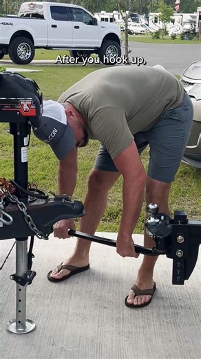 Loading up your trailer? Try this tip! 💪 #rvtip #rving #rvlifestyle #camping #campingtips #campinglife #campingtrip | REESE