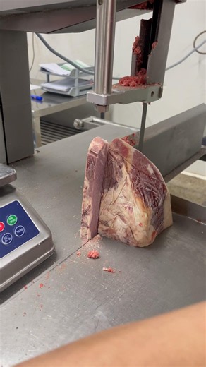 NZ Beef 🥩 topside cutting #meat #bisonmeat #shortvideo #machine #food #bbqmeat