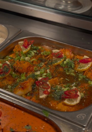 Carvery is served in our Dales Lounge! 12PM - 3:15PM 🍽️🤤 Specials: • Lemon, Coconut & Herb Vegetable Noodles • Tandoori Cream Chicken • Smoked Cod with a Chilli & Herb Butter