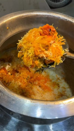 🔥 Rs. 500 Wala 1 KG Mega Biryani Package! 🔥 Gulshan-e-Iqbal walon, budget-friendly aur taste-loaded offer aa gaya! Biryani Baaz par sirf Rs. 500 mein mil raha hai zabardast 1 KG Chicken Biryani/Pulao ka combo! 😍🍛 📦 Rs. 500 ka Mega Package 1 KG Chicken Biryani / Pulao 1 Buddy Cold Drink 1 Raita 1 Kheer (Offer biryani aur pulao dono par valid hai mgr pulao k rates alag hen) 📍 Location Gulshan-e-Iqbal, Block 1 Near Total PARCO Petrol Pump 📞 For Orders 0336-8332413 0332-2717099 | KUCH EXTRA K