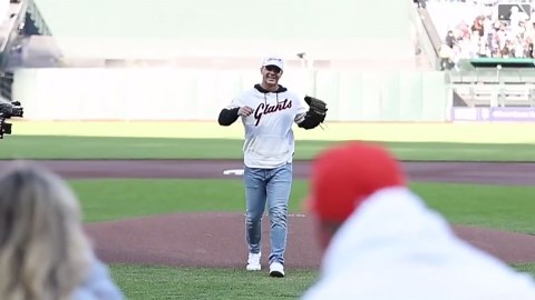 Field View: Brock Purdy's ceremonial first pitch | 05/14/2024