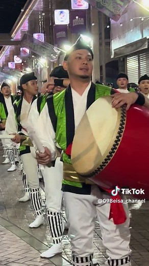 沖縄エイサーの魅力を探る