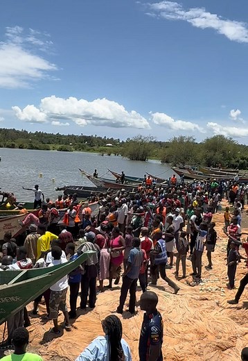 Kenyan TikTokers Race Boats on Lakeshore