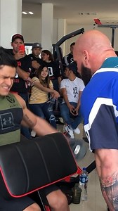 Un poco de series gigantes para hombro con mi cliente @alvaropump 20 días fuera para su competición @kuvvetlab Pasa un día completo con Sergio Fernández Soy un practicante del deporte en continua formación, comunicador para la publicación internacional Muscular Development y TV shows con diferentes secciones de nutrición y entrenamiento para acelerar el proceso y objetivos que tu marques, es primordial el saber comer adecuadamente y con la suplementación deportiva conseguiremos que el proceso de