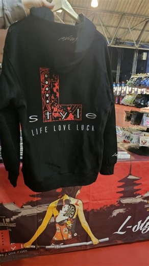 👋 L-style liebt den DSAB Master of Masters! 👋 Bereit für einen heißen Wettkampf beim 2025 DSAB Master of Masters? Wir sind es auch! Wir bringen die gesamte L-style Magie an den Stand von @mcdart.de und freuen uns schon riesig darauf, euch alle zu sehen. Egal, ob ihr zum ersten Mal neugierig auf L-style seid oder ob ihr zu unseren treuen Nutzern gehört, die nach der perfekten neuen Flight/Shaft-Kombination suchen – kommt vorbei und sagt Hallo! Wir haben den Stand vollgepackt mit der größten Aus