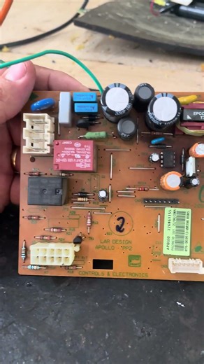 Geladeira BRM47 não aciona compressor — Defeito na placa e solução completa#eletronica #consertoplac