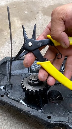 Expert Tips on Using Pliers for Mechanical Assembly