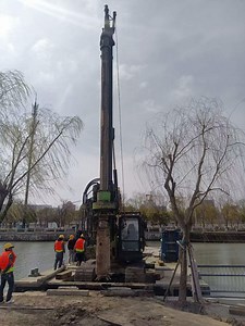 [Hot Item] Kr125A 125kn Crawler Pile Driving High Power Solar Pile Driving Machine