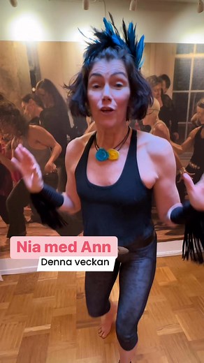 Jummy Nia-moves för kroppens mitt! Häng med i en undulation, shimmy eller skön spiral… | Nia Movement