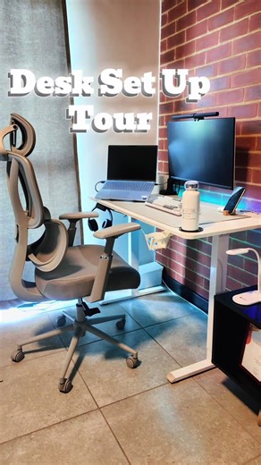Mini Tour of My Desk Setup