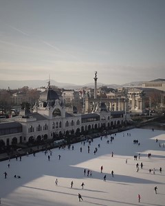 Budapest in winter is full of fun-filled moments. Enjoy the crisp winter air as you glide across the ice in Europe’s largest outdoor skating rink, nestled in Budapest's City Park. Afterwards, soak in rejuvenating thermal water at the Neo-Baroque Széchenyi Baths, before you wrap up the day with delicious mulled wine. Your magical winter getaway in Budapest awaits. | Four Seasons Hotel Gresham Palace Budapest