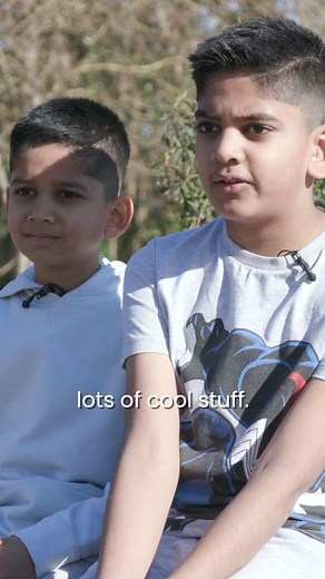 Today is #NationalSiblingsDay, a day to celebrate the invaluable role siblings play in the lives of their brothers and sisters. At Tŷ Hafan, we know that siblings of children with life-shortening conditions face unique challenges – and that’s where our dedicated sibling support comes in 💚 Siblings are supported through one-to-one emotional support, group activities, and guidance from our team, led by Sibling Support Worker, Kelly-Jo who shared, “Our sibling support provides emotional support, e