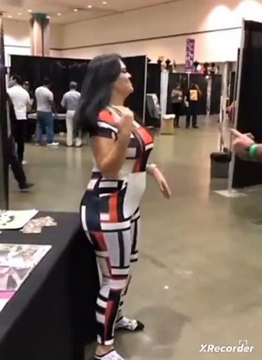 THE PORNSTAR OLIVIA O LOVELY GOT A FAT ASS