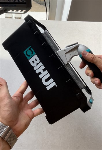 Llanas dentadas BIHUI – comodidad, ergonomía, calidad y compacidad en un solo producto 👌Herramientas diseñadas para profesionales que valoran la precisión y el confort en cada movimiento. https://diamond-service.eu/es/llanas/ #sendi #diamondservice #herramientas #tilelife #alicatador | Diamond-Service España