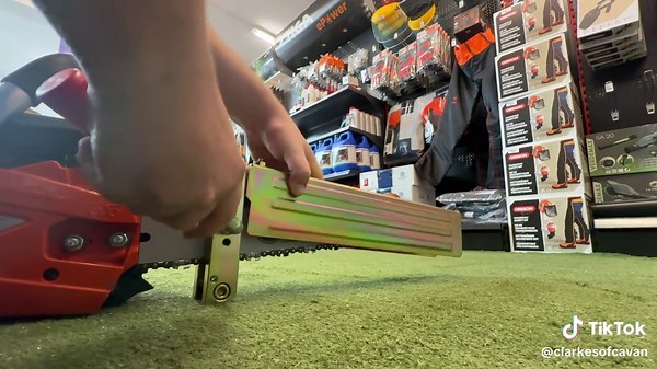 Power Safety for Firewood Cutting The Oleo-Mac GSH 400 Chainsaw delivers reliable performance, and the Portek Logmaster Log Bench keeps every cut safe, stable, and efficient. The perfect duo – available now at Clarkes of Cavan. 🛒 Shop now: clarkesofcavan.ie 📍 Moynehall Retail Park, Cavan (H12 Y7H) 📞 (049) 433 2166