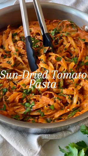 This sundried tomato pasta is the perfect balanced meal. Easy to make, with no chopping needed! Save this recipe and make this for dinner, you won’t regret it! Creamy Sun Dried Tomato Pasta 🍝 High Protein, Vegan, Gluten-Free Ingredients 4 servings uncooked pasta (I’m using @jovial Brown Rice Fettuccine) 1/2 jar of sun-dried tomatoes with the oil included 2 large roasted red bell peppers from a jar 1 pack silken tofu 2 cloves garlic, peeled 2 tbsp tomato paste 1 tbsp smoked paprika ½ tsp cayenne