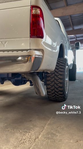 That @JeliBuilt lope tune with 250/200 and a s467.7sxe just sounding 🤤🤤🤤 #lope #knock #73 #powerstroke #diesel #built #frameoff #keepup #becky #superduty