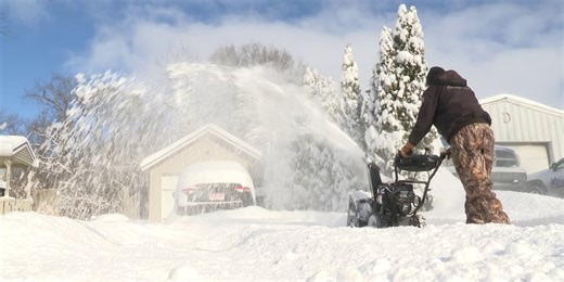 Heavy snowfall blankets Lydick as residents help neighbors