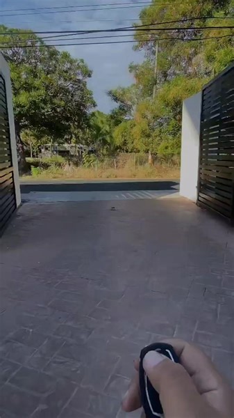 Automatismo MotorLine LINCE en puerta batiente modelo reja metálica #puertabatiente #estructurasmetalicas #puertaautomatica #MotorLine # | Puertas Automáticas Perú