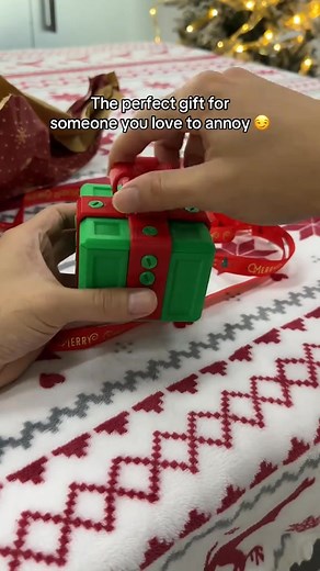 Watch the fun unfold as they unscrew layer after layer, only to discover the hilarious surprise inside! Perfect for office parties, family gatherings, or anyone who appreciates a good-natured joke. This clever prank box turns gift-giving into an unforgettable experience full of laughter and playful suspense. ✨ | Envelopink | Facebook