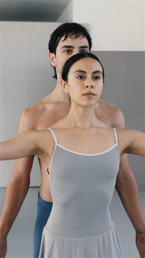 ✨ Bach meets ballet. David Fray’s performance of Bach's Orchestral Suite No. 3 meets John Neumeier’s choreography in a dialogue of music and dance. Part of Baroque Encores, Fray’s new album celebrating the vitality of the Baroque. Enjoy the full video on YouTube: https://youtu.be/riiAX6blmUA?si=uOPZgT6vSbnpaQtV Dancers: Almudena Izquierdo, Giuseppe Conte @hamburgballet Film and Direction by @kiranwest & John Neumeier #Bach #PianoMusic #Baroque #BaroqueMusic | Warner Classics & Erato