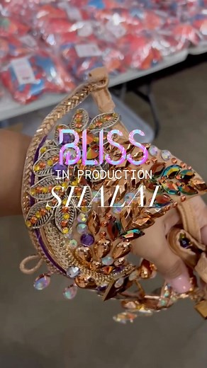 3 WEEKS TO GO!! 🎉🎉 Who’s ready to come wait in line by the mas camp?! 🏃🏽‍♀️💨 We’re gearing up for distribution as we speak 💪 On this week’s #MasCampMonday we’re finishing packing up our SHALAI ladies’ costumes! 🎉🎉🎉 She is SWEET! ✨ | BLISS Carnival