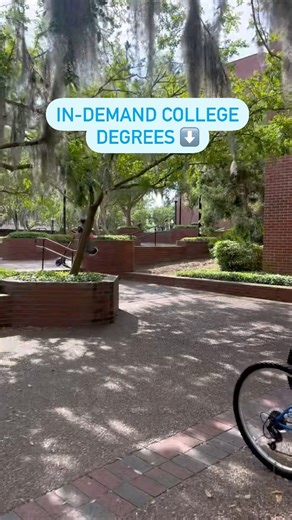 We put together a list of 5 in-demand majors with strong course offerings at Florida universities. Share this with your student! ☝️🎓 | Florida Prepaid College Plans